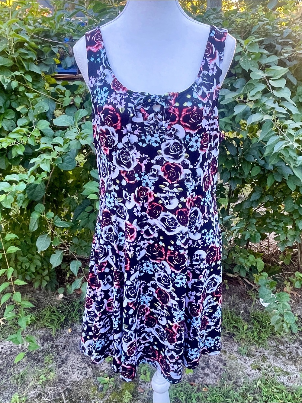 Hot topic Floral Skulls Print Dress XL lace up on front and Back open Detail
